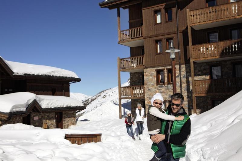 Belambra Clubs Residence Les Menuires - Le Hameau Des Airelles 圣马丁德贝尔维尔 外观 照片