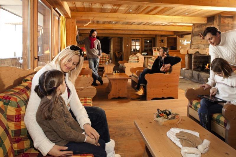 Belambra Clubs Residence Les Menuires - Le Hameau Des Airelles 圣马丁德贝尔维尔 外观 照片